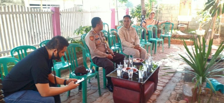 Wujud Bela Sungkawa, Kapolres Sikka Melayat Ke Rumah Duka Istri Dari Anggotanya Yang Meninggal