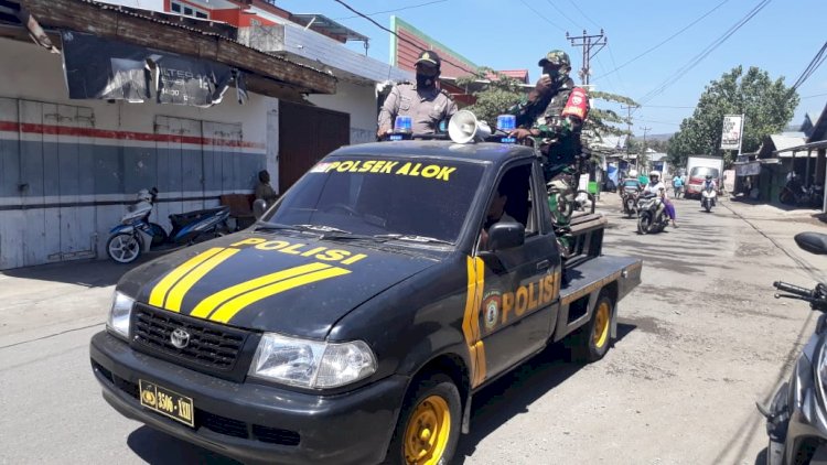 Wakapolsek Alok Keliling Imbau Masyarakat Untuk Pasang Dan Kibarkan Bendera Merah Putih