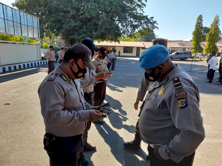 Sipropam Polres Sikka Lakukan Pemeriksaan Kelengkapan Diri Personil