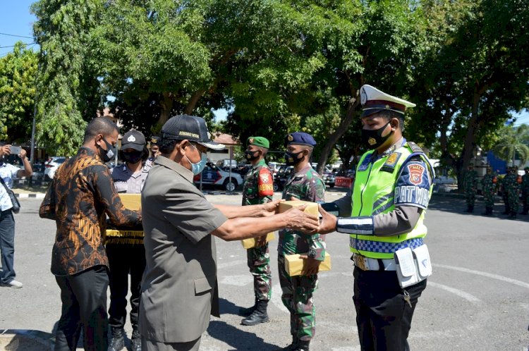Wakil Bupati Sikka Pimpin Apel Pembagian Masker Serentak  Di Mapolres Sikka