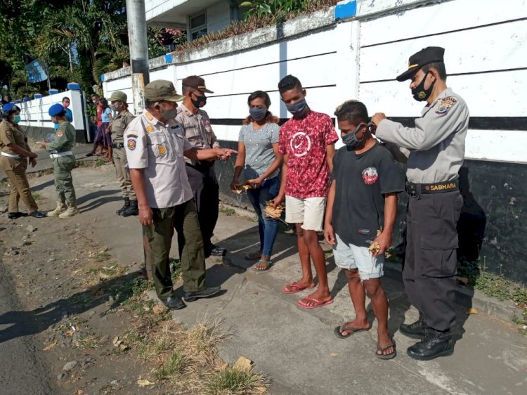 Operasi Yustisi, Masyarakat Yang Tidak Menggunakan Masker Dihukum Membersihkan Sampah Hingga Push Up