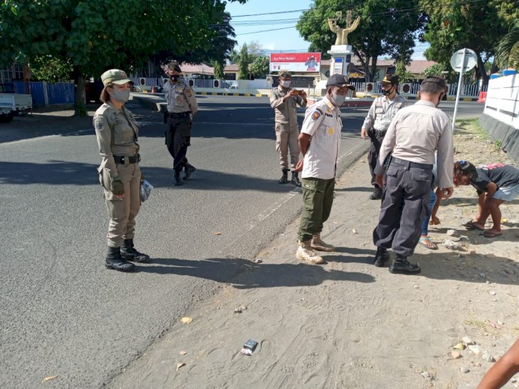 Operasi Yustisi, Masyarakat Yang Tidak Menggunakan Masker Dihukum Membersihkan Sampah Hingga Push Up