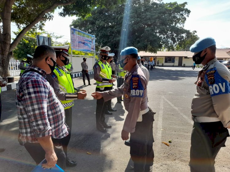 Sipropam Polres Sikka Lakukan Pemeriksaan Kelengkapan Diri Personil
