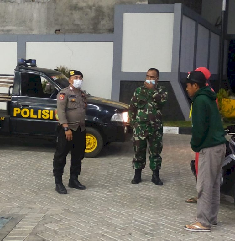 Mencegah Gangguan Kamtibmas Personil Polsek Alok Dan Koramil O1 Alok Laksanakan Giat Patroli Malam.