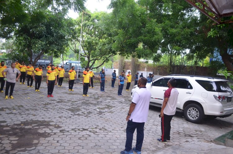 Jumat Sehat, Polres Sikka Bersama Lanal Maumere Lakukan Jalan Santai Bersama