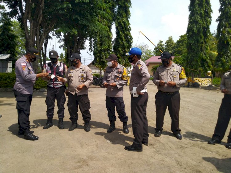 Kapolsek Kewapante Periksa Kelengkapan Administrasi Personil