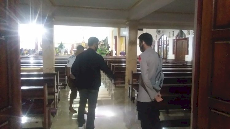 Persiapan Perayaan Natal, Wakapolres Sikka Cek Gereja Dan Ingatkan Protokol Kesehatan