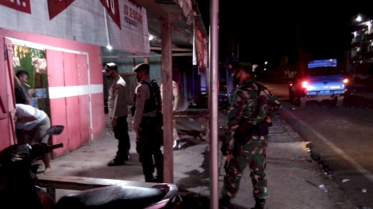 Ipda Ariasa Pimpin Patroli Dan Himbauan Pembatasan Jam Malam Di Seputaran Kota Maumere