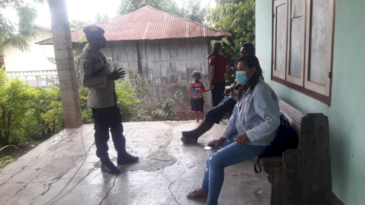 Disiplinkan Penggunaan Masker, Bripka Heri Lakukan Operasi Yustisi Di Dusun Bola