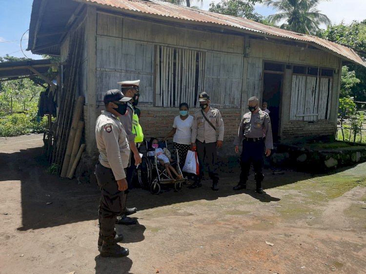 Polres Sikka Distribusikan Bantuan Sembako Dari Presiden RI