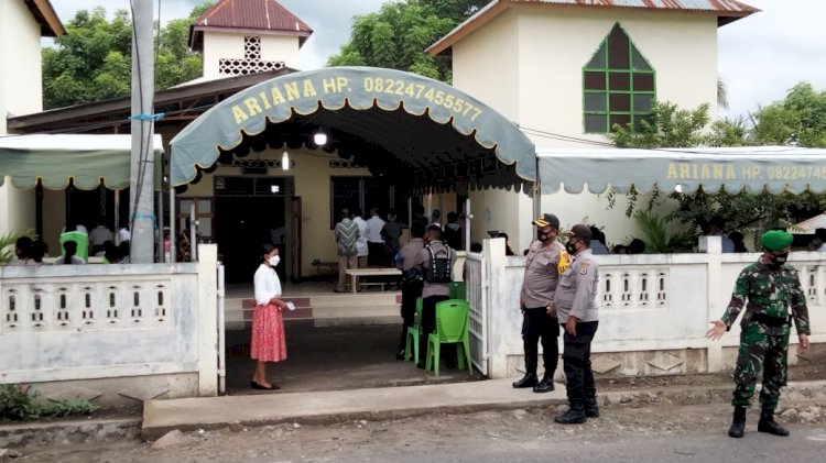 Kapolres Sikka Cek Langsung Pengamanan Misa Kamis Putih di Sejumlah Gereja di Kota Maumere