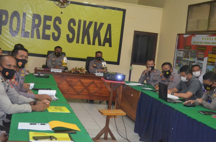 Kapolres Pimpin Anev Bulanan Di Ruang PPKO Polres Sikka