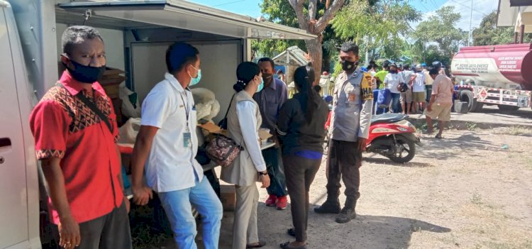 Pasar Murah Di Kel. Kota Uneng, Bhabinkamtibmas Sigap Laksanakan Pengamanan Dan Pendisiplinan Prokes Covid-19