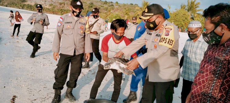 Bakti Sosial Kapolres Sikka Kunjungi Pulau Terluar,Pospol Pulau Pemana