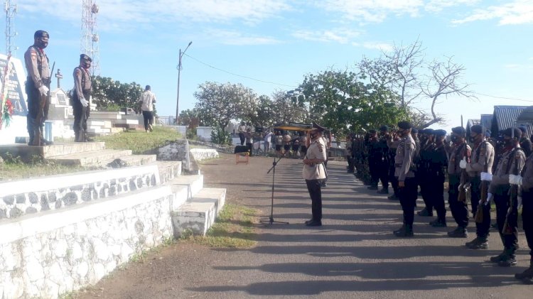 Hari Bhayangkara Ke 75 Polres Sikka Ziarah di TMP dan Tabur Bunga