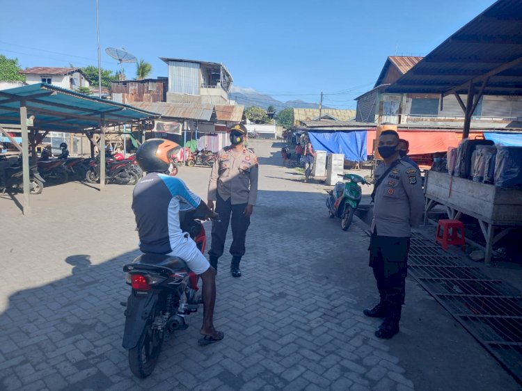 PPKM, Polres Sikka Terjunkan Personil Pengamanan di 3 Lokasi Pasar di Kota Maumere