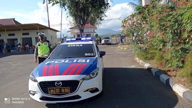 Sat Lantas Polres Sikka Kawal Penjemputan Vaksin Covid-19