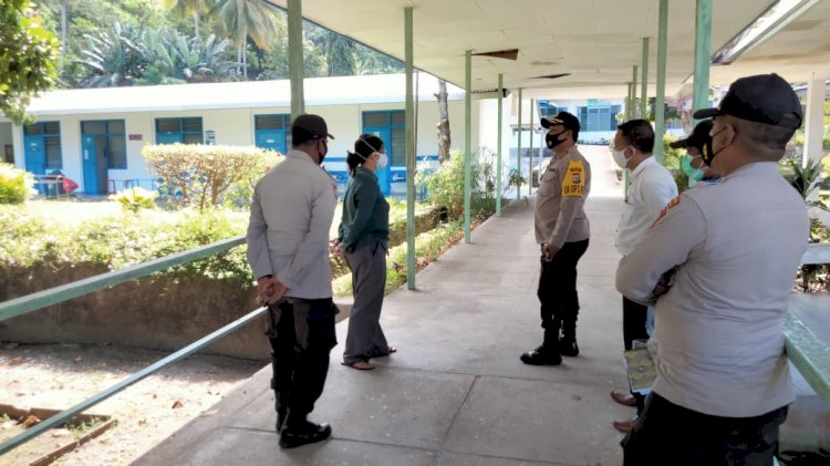 Kapolres Pantau Langsung Penanganan Covid-19 Di RS. St. Elisabeth Lela Dan Pengamanan Ruang Isolasi di RSUD Tc Hillers