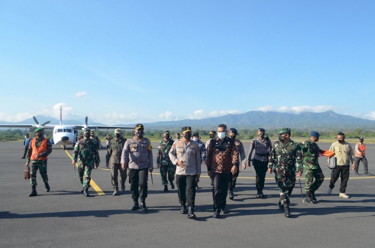Kapolda NTT dan Dandrem 161/Ws Tinjau Pelaksanaan PPKM Level IV di Sikka