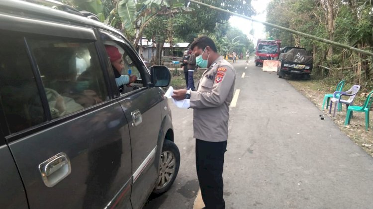 PPKM Diperpanjang, Polres Sikka Tetap Berlakukan Pemeriksaan Kendaraan di Posko Penyekatan