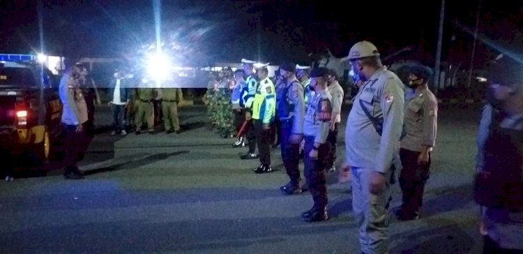 Petugas Gabungan Di Sikka Gelar Patroli Gabungan Saat PPKM Level 4