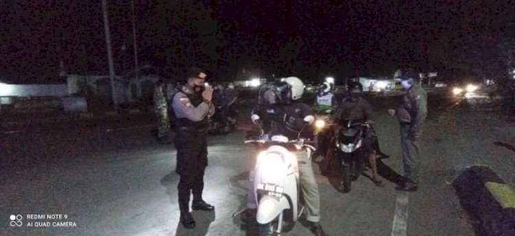 Petugas Gabungan Di Sikka Gelar Patroli Gabungan Saat PPKM Level 4