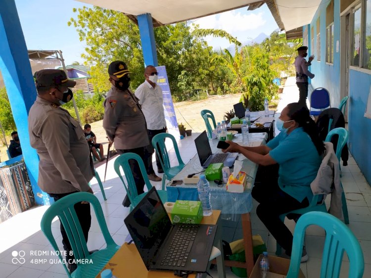 Kapolres Tinjau Pelaksanaan Vaksinasi Di IKIP Muhammadiyah Maumere