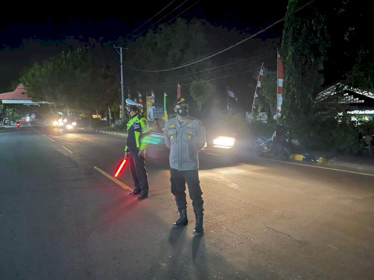 Tekan Mobilitas Masyarakat, Polres Sikka Penyekatan Akses Jalan Selama PPKM Level 4