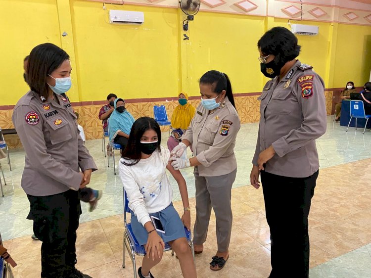 200 Orang Terima Vaksinasi Tahap I Gelombang 5 di Gerai Vaksin TNI-Polri Polres Sikka