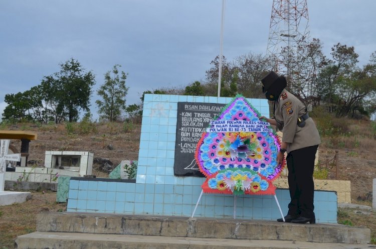 Peringati Hari Jadi Polwan RI ke 73, Polwan Polres Sikka Gelar Upacara Tabur Bunga di TMP Iligetang