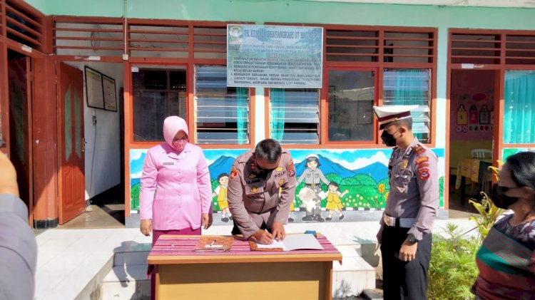 Polres Sikka tanda tangani MOU bersama TK Kemala Bhayangkari 07 Maumere