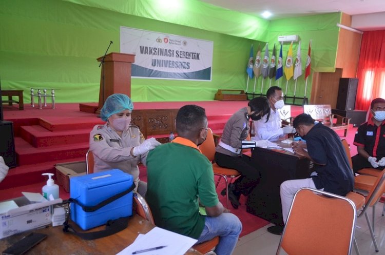 Vaksin Merdeka, Polres Sikka Gandeng UNIPA Berikan 1000 Dosis Vaksin Untuk Civitas Akademika dan Masyarakat