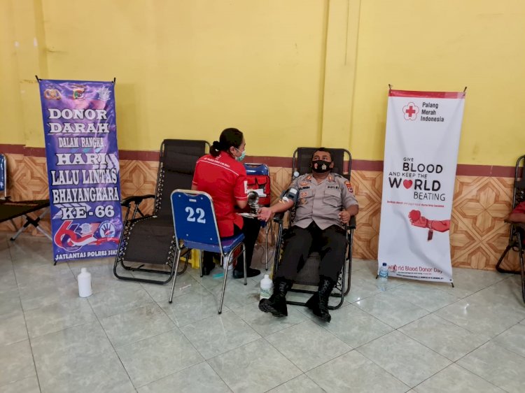 Sambut Hari Polisi Lalu Lintas Bhayangkara ke-66 Tahun 2021, Sat Lantas Polres Sikka laksanakan Donor Darah