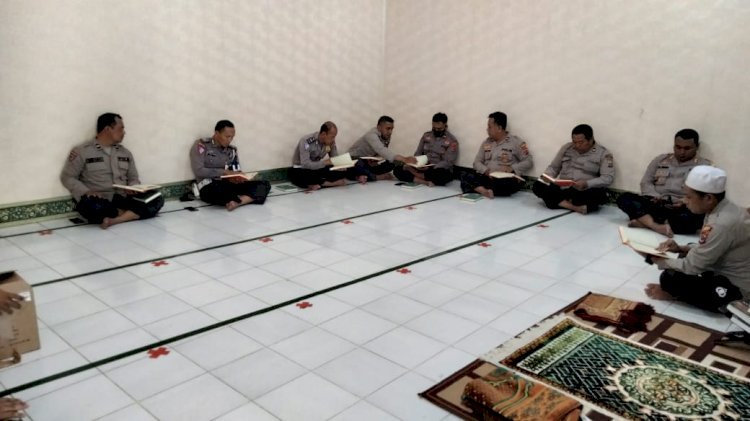 Tingkatkan Keimanan, Polres Sikka Rutin Laksanakan Pembinaan Rohani (Binroh)