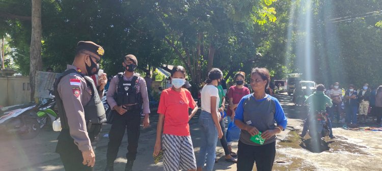 Patroli di Pasar, Samapta Polres Sikka tekankan penerapan Protokol Kesehatan