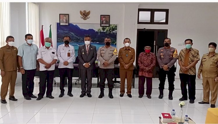 Kapolres Sikka AKBP Sajimin, S.I.K., M.H. Secara Simbolis Menerima Tanah Hibah Dari Pemda Sikka