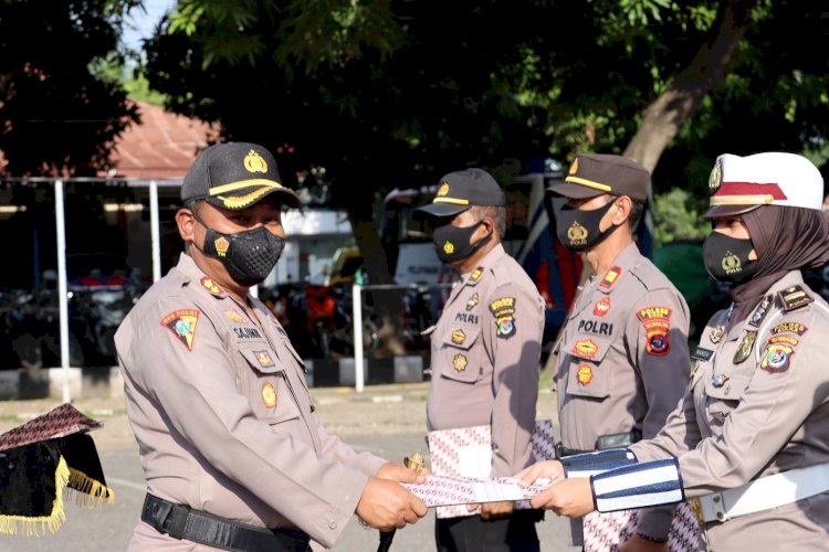9 Personil Polres Sikka yang berprestasi mendapatkan Reward dari Kapolres
