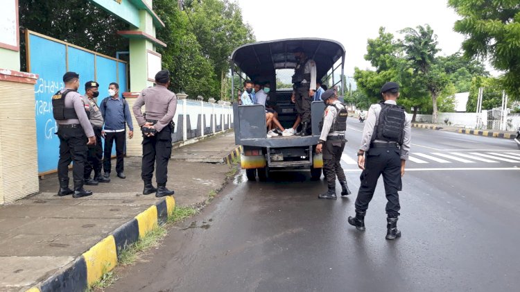 Satuan Samapta Polres Sikka Gencar Melaksanakan Mobilisasi Demi Akselerasi Vaksinasi di Kabupaten Sikka.