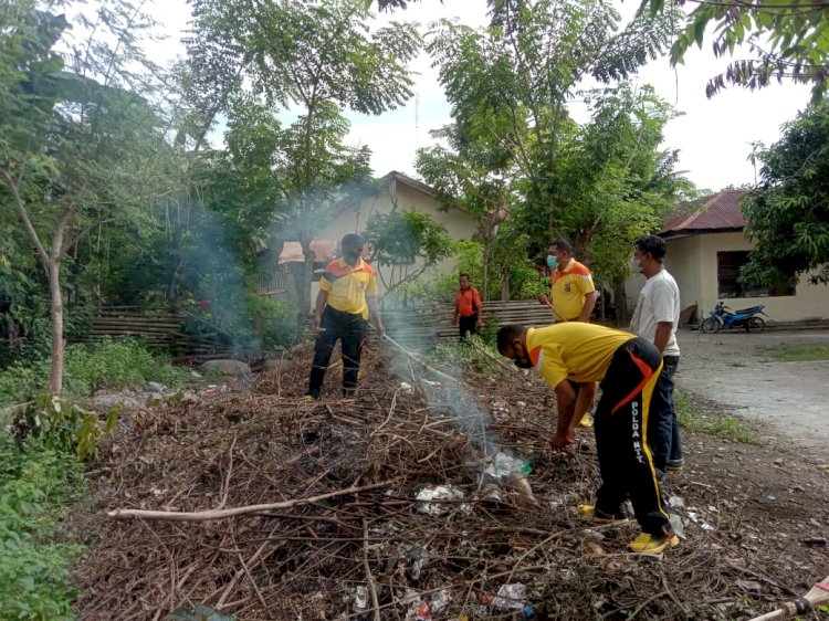 Cegah DBD, Polres Sikka dan Polsek jajaran laksanakan kurvey bersihkan Mako