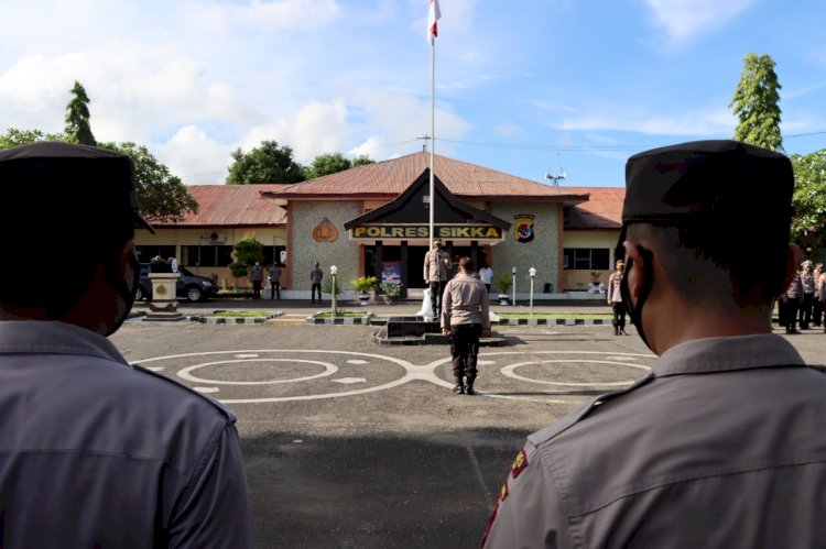 PIMPIN APEL PERDANA, KAPOLRES SIKKA TEKANKAN KEBERSIHAN  DAN DISIPLIN ANGGOTA