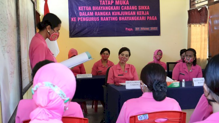 Kunjungan Kerja Kapolres Sikka bersama Ketua Bhayangkari Cab. Sikka di Polsek Paga