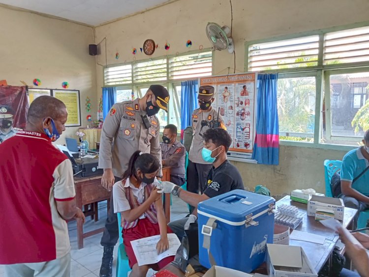 Gerai Vaksin Presisi Polres Sikka, 220 Siswa SDI Kota Uneng Terima Dosis I Vaksin Sinovac