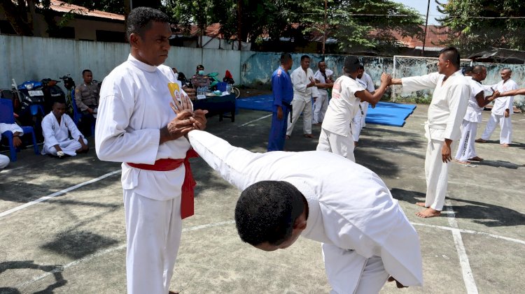 38 Personil Polri Laksanakan Ujian Bela Diri Untuk Kenaikan Pangkat di Polres Sikka