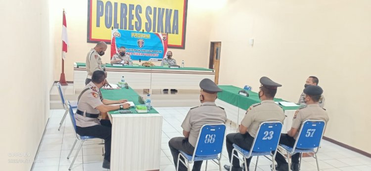 Sie Propam Polres Sikka Lakukan Sidang Disiplin Terhadap 3 Orang Personilnya