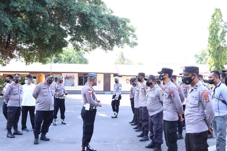Laksanakan Atensi Kabid Propam Polda NTT, Propam Polres Sikka Lakukan Pemeriksaan Sikap Tampang dan Administrasi Anggota