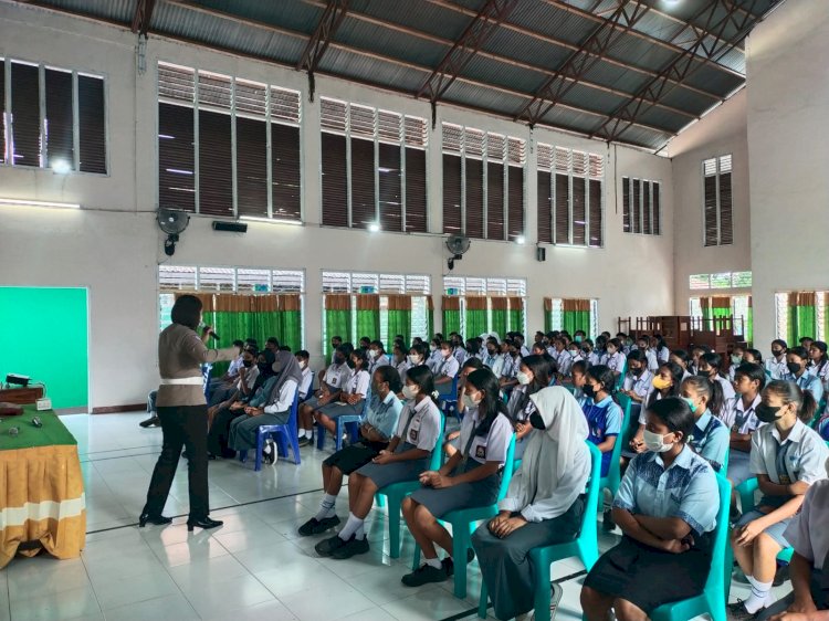 Police Goes to School, Sat Lantas Polres Sikka Laksanakan Sosialisasi di SMAN 2 Maumere