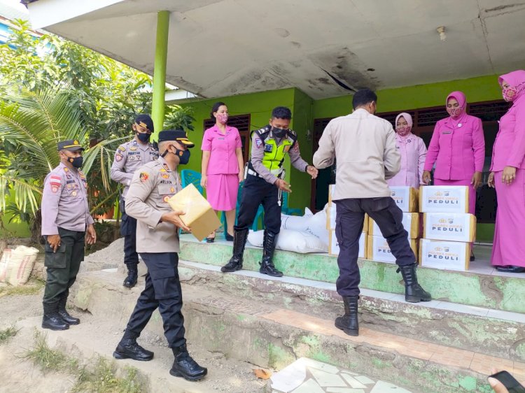 Kapolres Sikka Dan Ibu Ketua Bhayangkari Cabang Sikka Kunjungi  Panti Asuhan  Ummul Mukminin Hafsah Waioti.