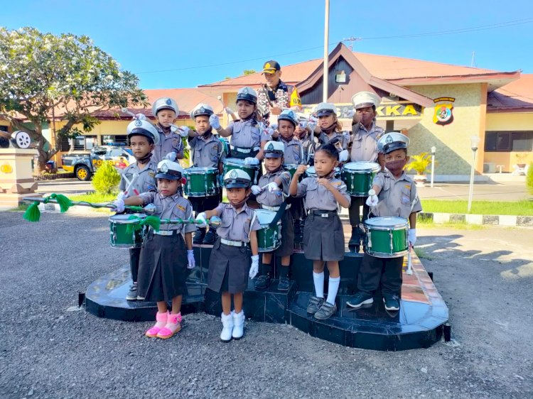 Kapolres Sikka Terima Kunjungan Anak - anak TK Kemala Bhayangkari 07 Maumere