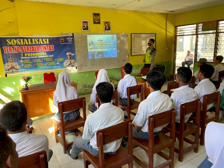 Satlantas Polres Sikka Gelar Police Goes To School