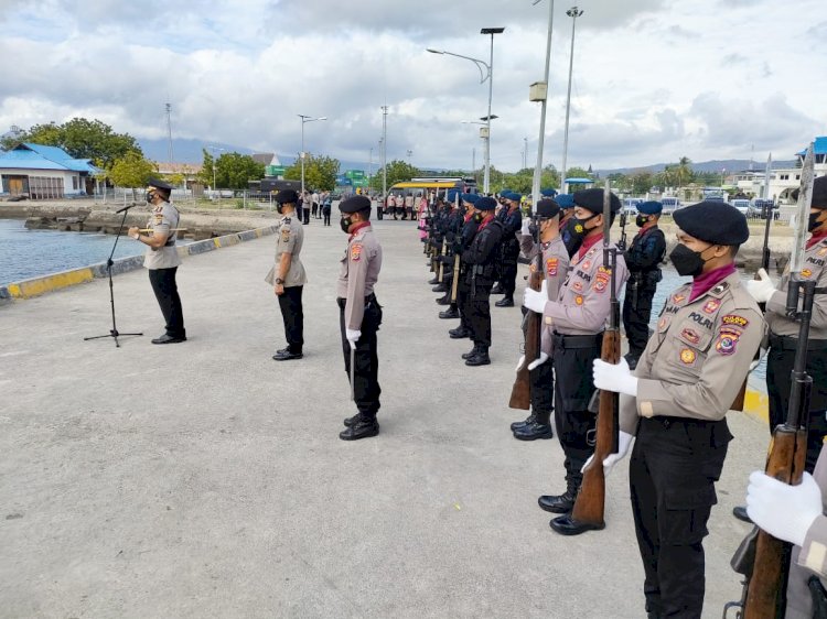 Hari Bhayangkara Ke 76 Polres Sikka Ziarah di TMP dan Tabur Bunga